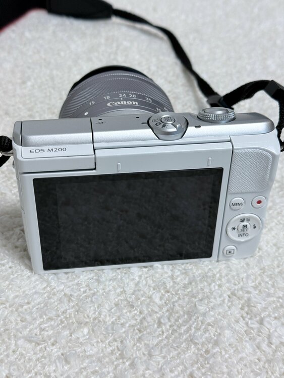 Canon EOS M200 本体＋レンズ（カメラ）の商品画像 - 査定依頼日：2026年7月10日 - 最高査定価格：70,000円