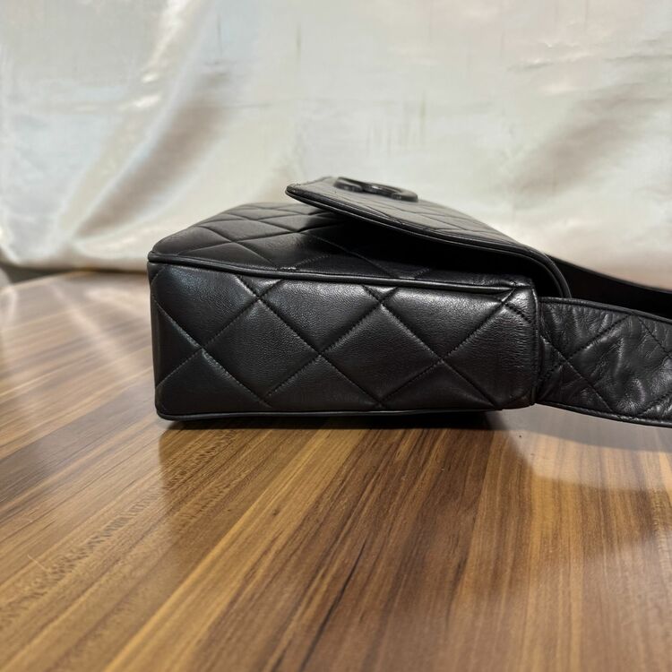 マトラッセ ショルダーバッグ ブラック（ブランドバッグ）の商品画像 - 査定依頼日：2025年8月22日 - 最高査定価格：170,000円