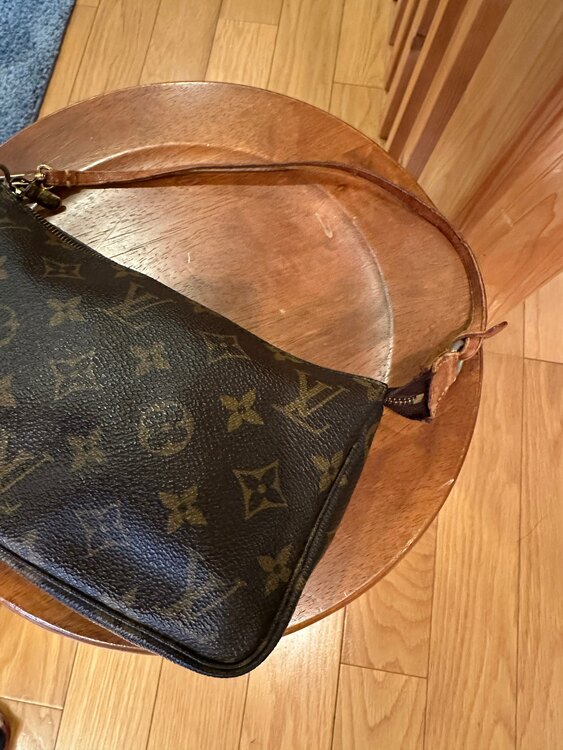 ルイヴィトンポーチ（ブランドバッグ）の商品画像 - 査定依頼日：2025年4月6日 - 最高査定価格：40,000円