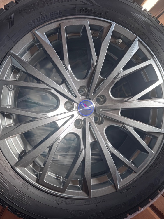 ヨコハマiceGUARD G075（カー用品）の商品画像 - 査定依頼日：2026年2月10日 - 最高査定価格：8,000円