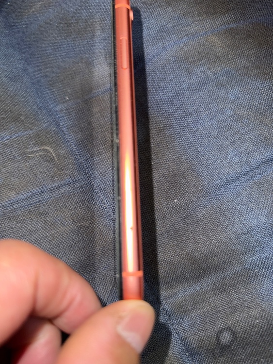 iPhoneXR 64GB au（スマホ）の商品画像 - 査定依頼日：2026年3月8日 - 最高査定価格：14,000円