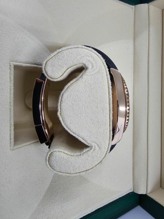 ヨットマスター40（高級時計）の商品画像 - 査定依頼日：2025年10月2日 - 最高査定価格：4,400,000円