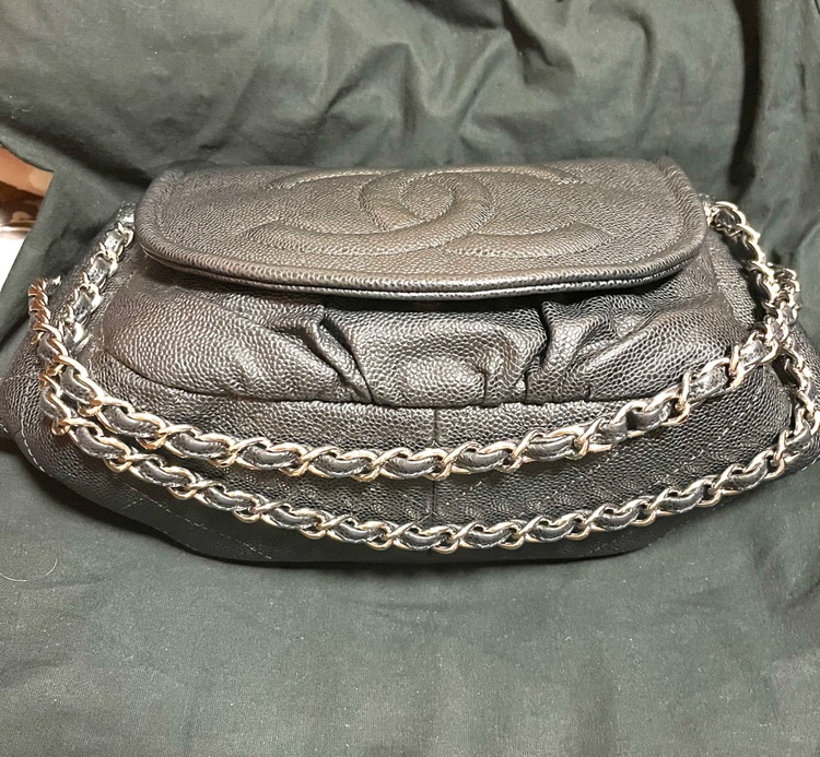 シャネル ハーフムーン チェーンショルダーバッグ（ブランドバッグ）の商品画像 - 査定依頼日：2025年9月3日 - 最高査定価格：260,000円