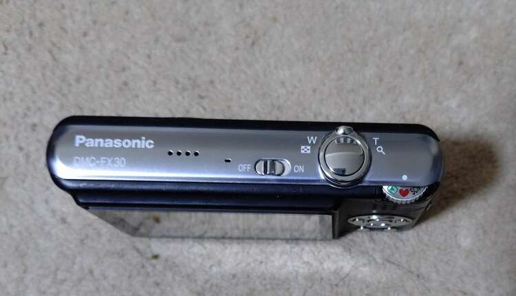 LUMIX DMC-FX30-K（カメラ）の商品画像 - 査定依頼日：2025年3月24日 - 最高査定価格：4,000円