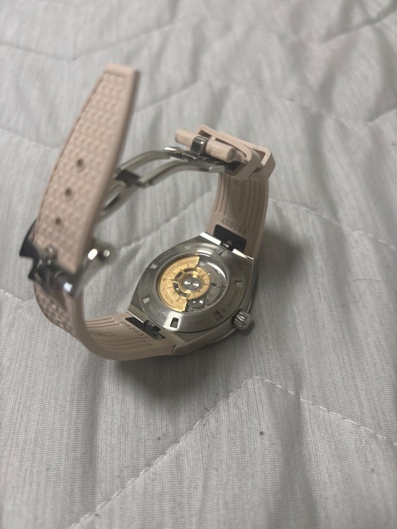 ヴァシュロン コンスタンタン オーヴァーシーズ 4605V/200A-B971 35 MM（高級時計）の商品画像 - 査定依頼日：2025年9月4日 - 最高査定価格：3,750,000円