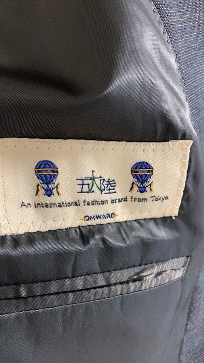 スーツ（古着・ファッション）の商品画像 - 査定依頼日：2026年4月22日 - 最高査定価格：500円