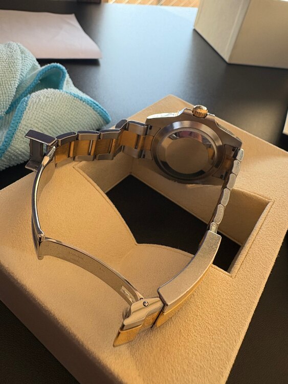 ロレックス サブマリーナー 116613la（高級時計）の商品画像 - 査定依頼日：2025年1月26日 - 最高査定価格：2,200,000円