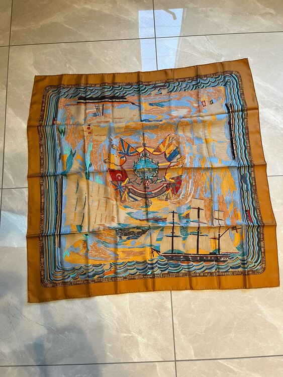 エルメススカーフ（古着・ファッション）の商品画像 - 査定依頼日：2025年2月8日 - 最高査定価格：15,000円