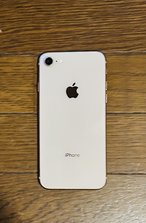 iPhone8 64GB au（スマホ）の商品画像 - 査定依頼日：2026年5月19日 - 最高査定価格：3,500円