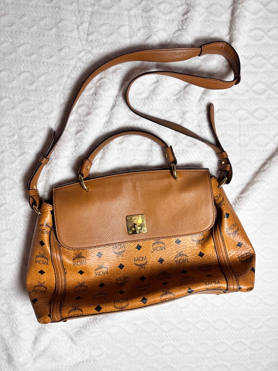 MCM ショルダーバッグ（古着・ファッション）の商品画像 - 査定依頼日：2025年10月24日 - 最高査定価格：12,000円