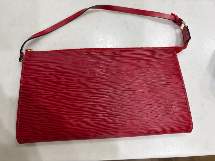 ルイヴィトン エピ （ブランドバッグ）の商品画像 - 査定依頼日：2026年3月29日 - 最高査定価格：25,000円