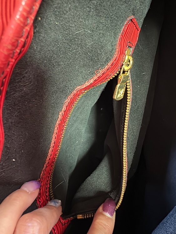 ルイヴィトン エピ （ブランドバッグ）の商品画像 - 査定依頼日：2026年1月16日 - 最高査定価格：100,000円