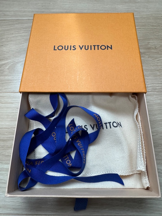 ポルトフォイユ・ヴィクトリーヌ M62173（ブランド財布・小物）の商品画像 - 査定依頼日：2026年4月18日 - 最高査定価格：100,000円