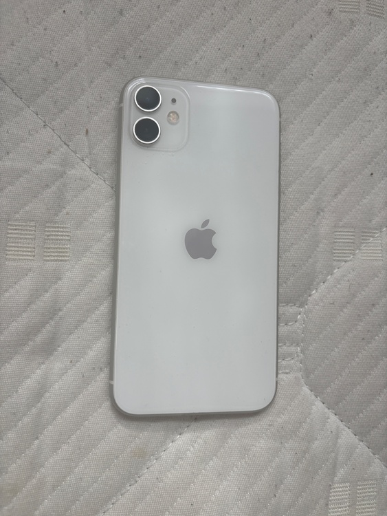 iPhone11 128GB au（スマホ）の商品画像 - 査定依頼日：2026年5月3日 - 最高査定価格：19,000円