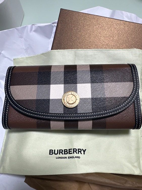 チェック コンチネンタルウォレット（ブランド財布・小物）の商品画像 - 査定依頼日：2025年8月10日 - 最高査定価格：100,000円