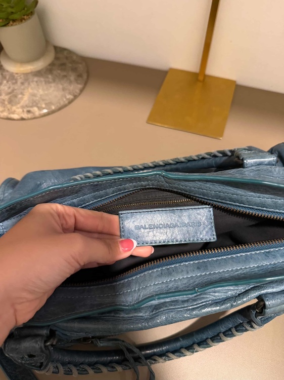 <font dir="auto" style="vertical-align: inherit;"><font dir="auto" style="vertical-align: inherit;">
Balenciaga
</font></font> <font dir="auto" style="vertical-align: inherit;"><font dir="auto" style="vertical-align: inherit;">
please select
</font></font> （ブランドバッグ）の商品画像 - 査定依頼日：2026年3月2日 - 最高査定価格：140,000円