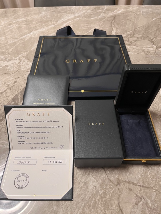 くぐらふグラフ バタフライシルエットダイヤモンド ミニ ペンダント（金・貴金属）の商品画像 - 査定依頼日：2026年2月15日 - 最高査定価格：500,000円