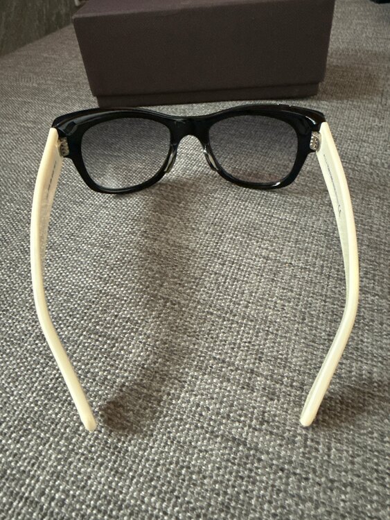 TOM FORDサングラス Cary TF58 05B（古着・ファッション）の商品画像 - 査定依頼日：2025年5月17日 - 最高査定価格：4,100円