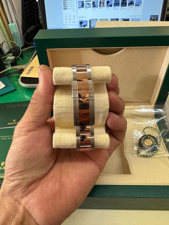 ロレックス GMTマスター 126711chn（高級時計）の商品画像 - 査定依頼日：2026年3月4日 - 最高査定価格：3,300,000円