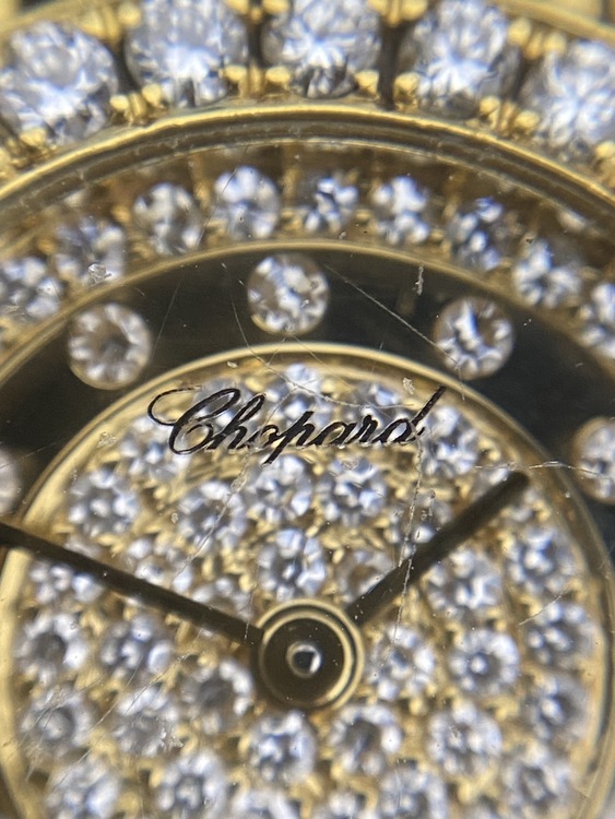 ショパール ハッピーダイヤモンド 10/560（高級時計）の商品画像 - 査定依頼日：2026年2月26日 - 最高査定価格：2,000,000円