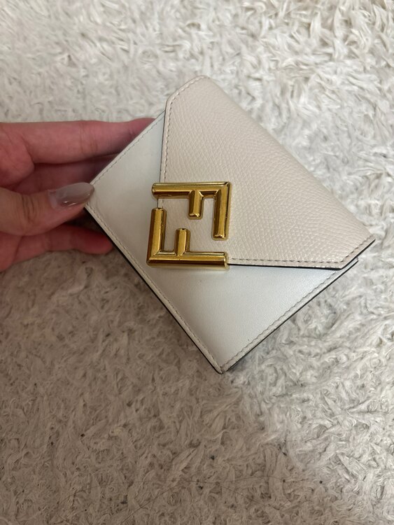 フェンディ  （ブランドバッグ）の商品画像 - 査定依頼日：2025年3月9日 - 最高査定価格：25,000円