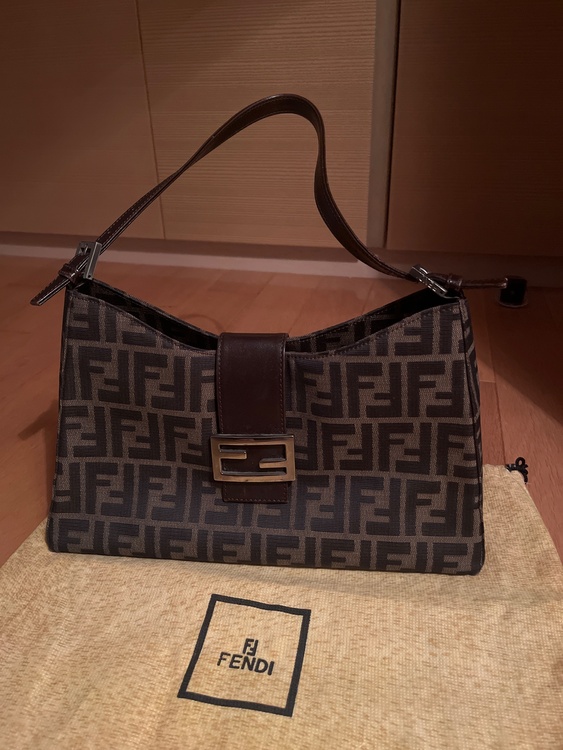 ズッカ マンマ バケット キャンバス ショルダーバッグ（ブランドバッグ）の商品画像 - 査定依頼日：2025年12月18日 - 最高査定価格：82,000円