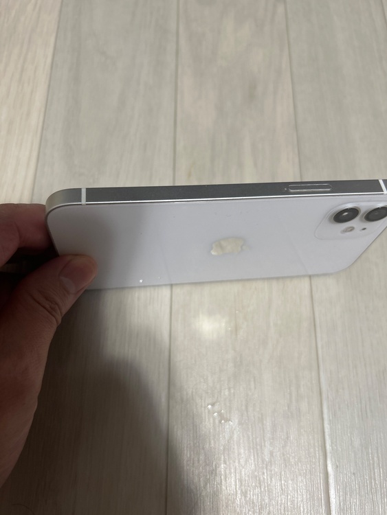 iPhone iPhone 12 64GB SIMフリー（スマホ）の商品画像 - 査定依頼日：2026年5月26日 - 最高査定価格：20,000円