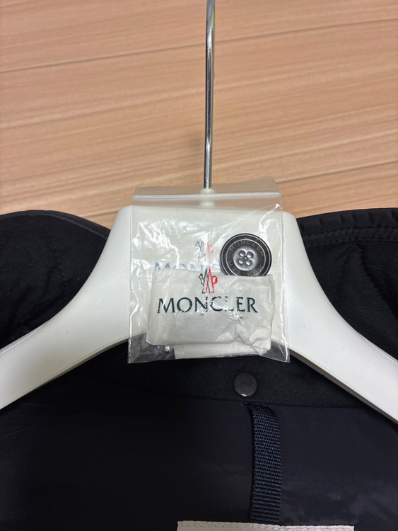 12818414yapz モンクレールダウン（古着・ファッション）の商品画像 - 査定依頼日：2026年1月18日 - 最高査定価格：10,000円