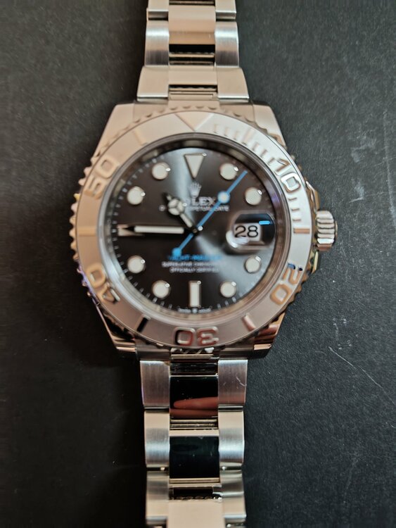 ヨットマスター40　ダークロジウム（高級時計）の商品画像 - 査定依頼日：2026年1月9日 - 最高査定価格：2,240,000円