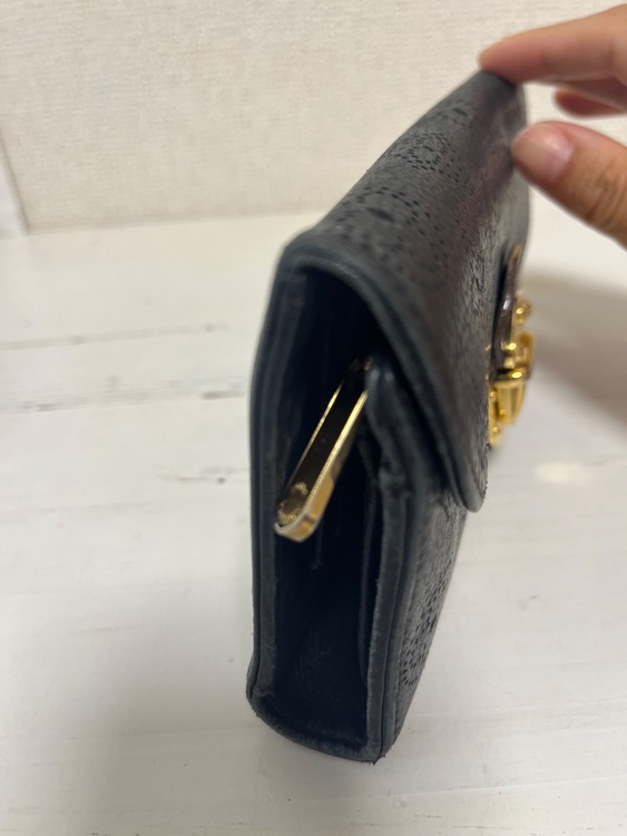 ルイヴィトン マヒナ ポルトフォイユ アメリア 長財布（ブランド財布・小物）の商品画像 - 査定依頼日：2025年9月14日 - 最高査定価格：8,000円