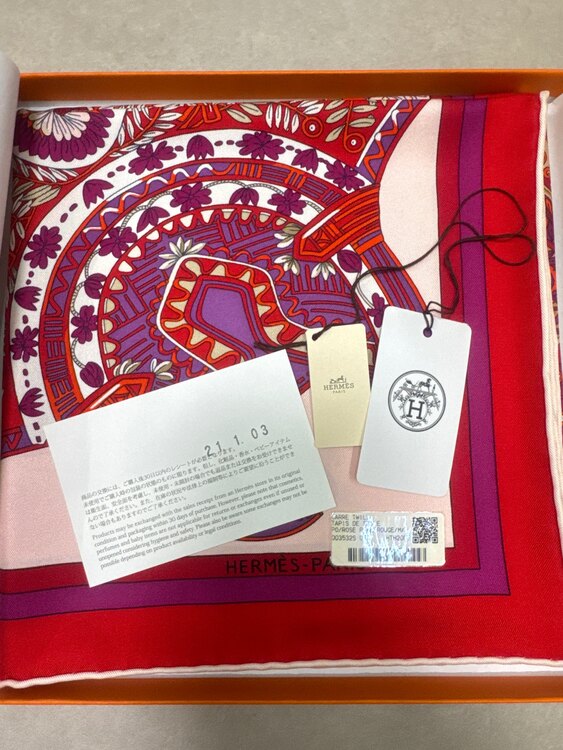 カレ　タピ・ドゥ・セル　カラー:ローズ（古着・ファッション）の商品画像 - 査定依頼日：2025年1月10日 - 最高査定価格：10,500円