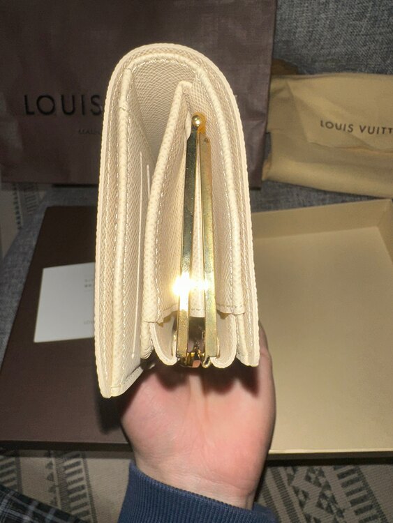 ルイヴィトン ポルトフォイユ・ヴィエノワイニシャル入り（ブランド財布・小物）の商品画像 - 査定依頼日：2025年4月30日 - 最高査定価格：8,000円