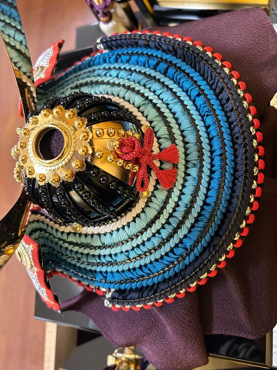 加藤鞆美作 1/3　源頼朝兜 作札あり（美術品・骨董品）の商品画像 - 査定依頼日：2026年4月7日 - 最高査定価格：3,000円