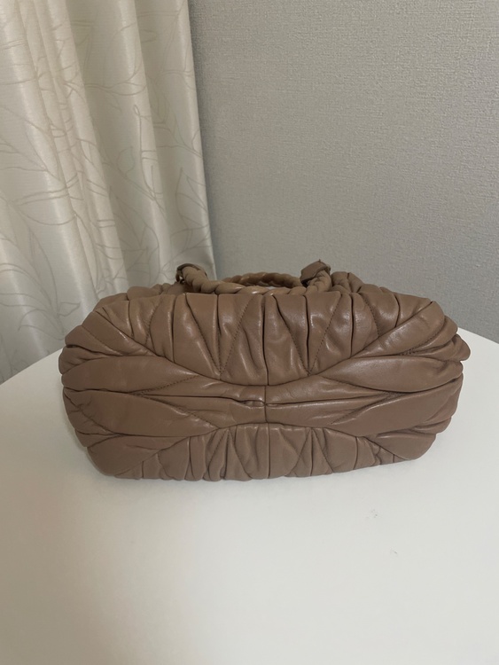 ミュウミュウ  （ブランドバッグ）の商品画像 - 査定依頼日：2025年12月26日 - 最高査定価格：60,000円