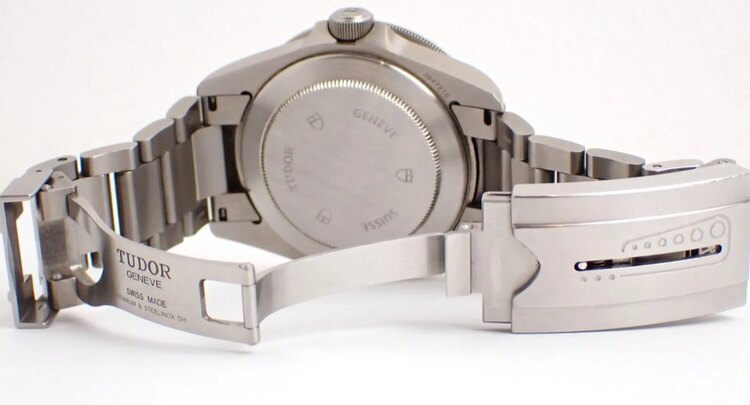 チューダー ベラゴス 25500T（高級時計）の商品画像 - 査定依頼日：2025年5月31日 - 最高査定価格：400,000円