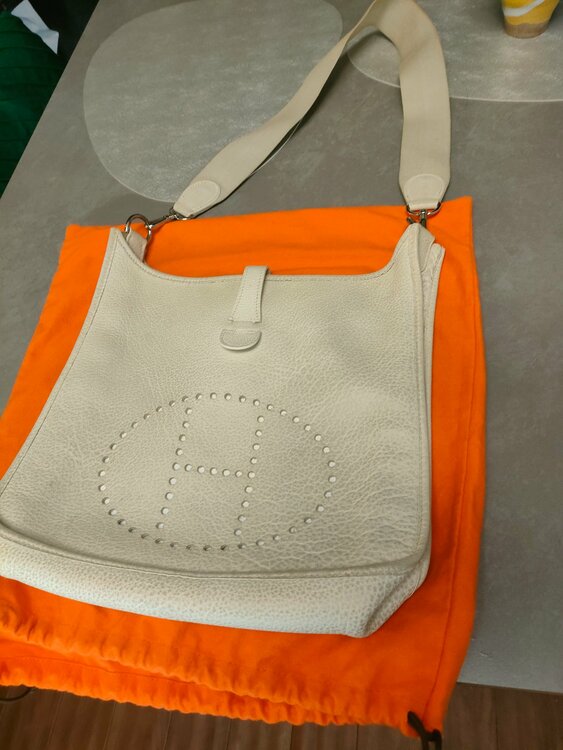 PM（ブランドバッグ）の商品画像 - 査定依頼日：2026年2月1日 - 最高査定価格：28,000円