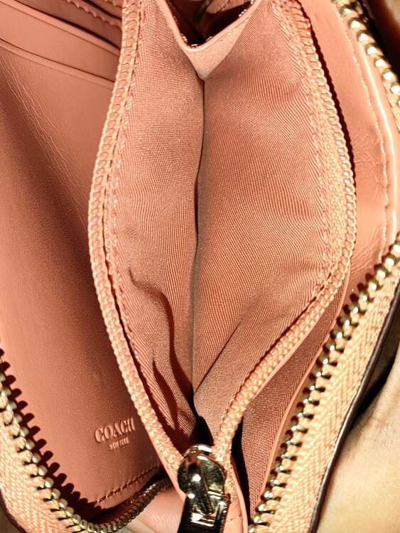 COACH（ブランド財布・小物）の商品画像 - 査定依頼日：2025年4月10日 - 最高査定価格：3,000円