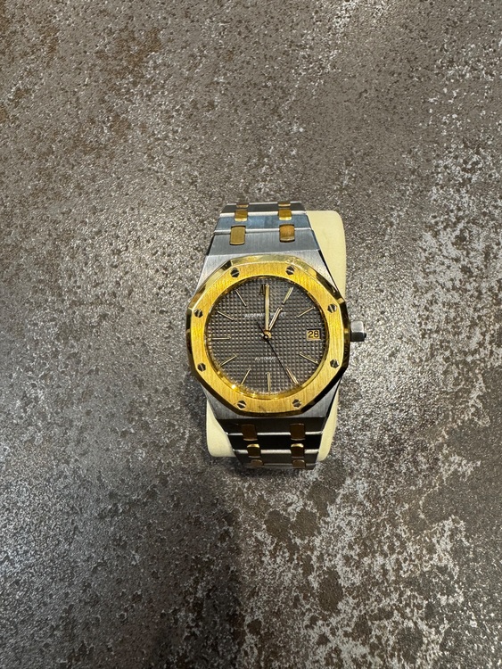 オーデマピゲ ロイヤルオーク （高級時計）の商品画像 - 査定依頼日：2025年10月9日 - 最高査定価格：2,700,000円