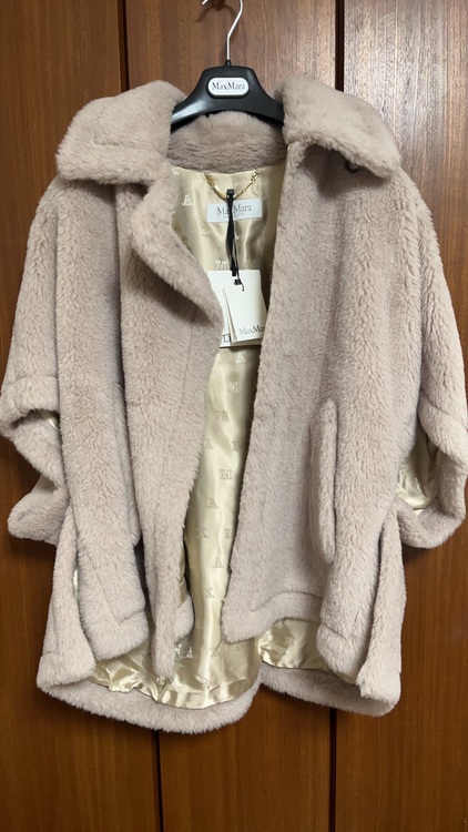 マックスマーラテディベアケープ（古着・ファッション）の商品画像 - 査定依頼日：2025年9月22日 - 最高査定価格：100,000円