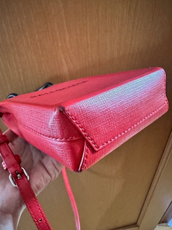 バレンシアガ　フォーンショルダー（ブランドバッグ）の商品画像 - 査定依頼日：2025年7月16日 - 最高査定価格：30,000円