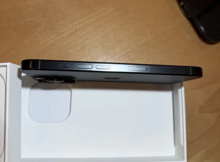 iPhone 16 Pro 128GB SIMフリー（スマホ）の商品画像 - 査定依頼日：2026年1月28日 - 最高査定価格：103,000円