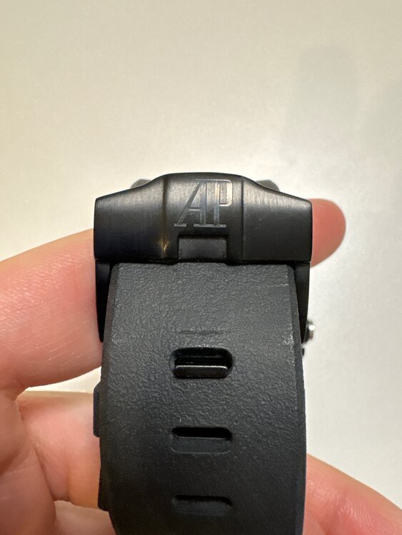 オーデマピゲロイヤルオークオフショア（高級時計）の商品画像 - 査定依頼日：2025年2月8日 - 最高査定価格：2,300,000円