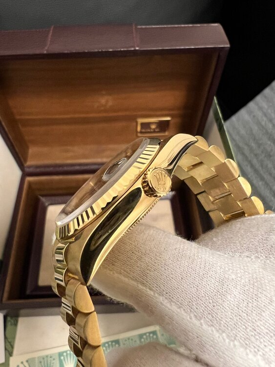 ロレックス デイデイト 18238（高級時計）の商品画像 - 査定依頼日：2025年4月23日 - 最高査定価格：2,800,000円