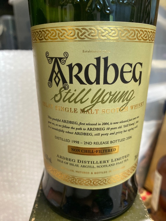 アードベック　stillYOUNG（お酒）の商品画像 - 査定依頼日：2025年6月25日 - 最高査定価格：40,000円