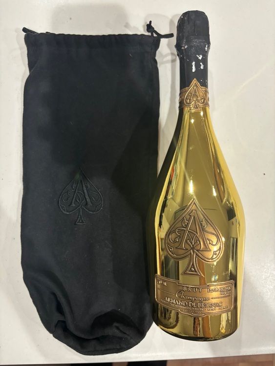 シャンパン アルマン・ド・ブリニャック （お酒）の商品画像 - 査定依頼日：2025年11月20日 - 最高査定価格：27,000円
