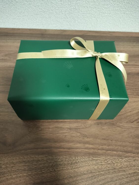 ロレックス GMTマスター 126710GRNR　黒灰　オイスター（高級時計）の商品画像 - 査定依頼日：2025年11月11日 - 最高査定価格：2,950,000円