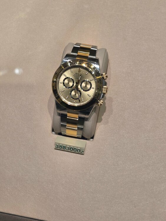 ロレックス デイトナ 126503（高級時計）の商品画像 - 査定依頼日：2026年3月9日 - 最高査定価格：4,300,000円