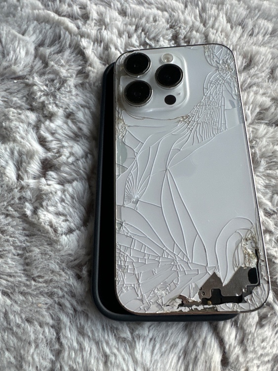 iPhone 14 Pro 128GB Softbank（スマホ）の商品画像 - 査定依頼日：2026年3月5日 - 最高査定価格：36,000円