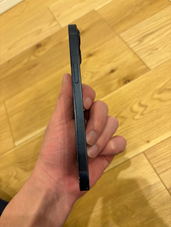 iPhone 13 128GB docomo（スマホ）の商品画像 - 査定依頼日：2026年1月22日 - 最高査定価格：100,000円