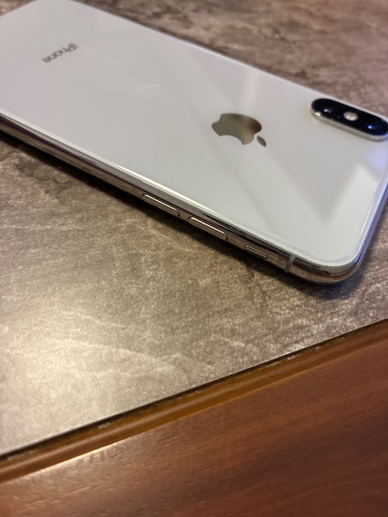 iPhone iPhoneXS 256GB SIMフリー（スマホ）の商品画像 - 査定依頼日：2026年9月4日 - 最高査定価格：10,000円